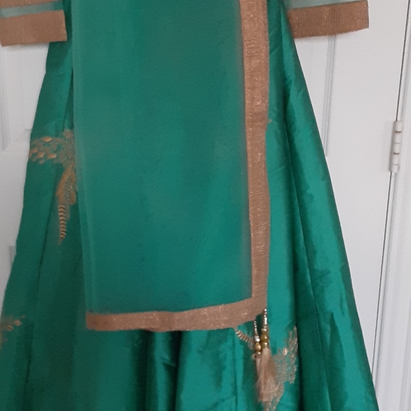 Elegant Evening Dress for women (brand new) - Picture 9 of 10